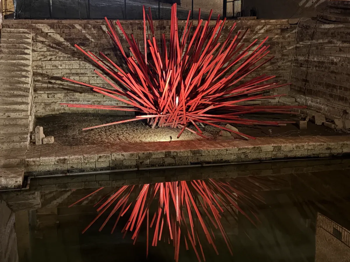 大谷資料館の坑内に広がる大谷石の壁面